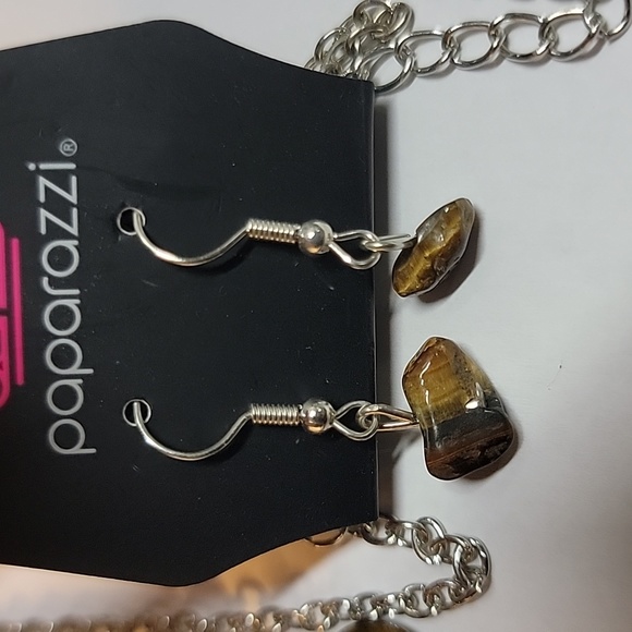 Paparazzi stone necklace and earrings set - Picture 3 of 4